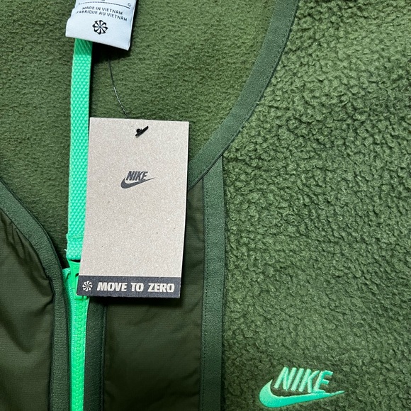NIKE SHERPA FLEECE VEST
ROUGH GREEN & ORANGE
$85 Nike DD5025-326 - Picture 5 of 5